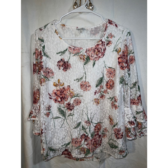 #306 Women’s Floral/Lace Blouse​ - Picture 2 of 2